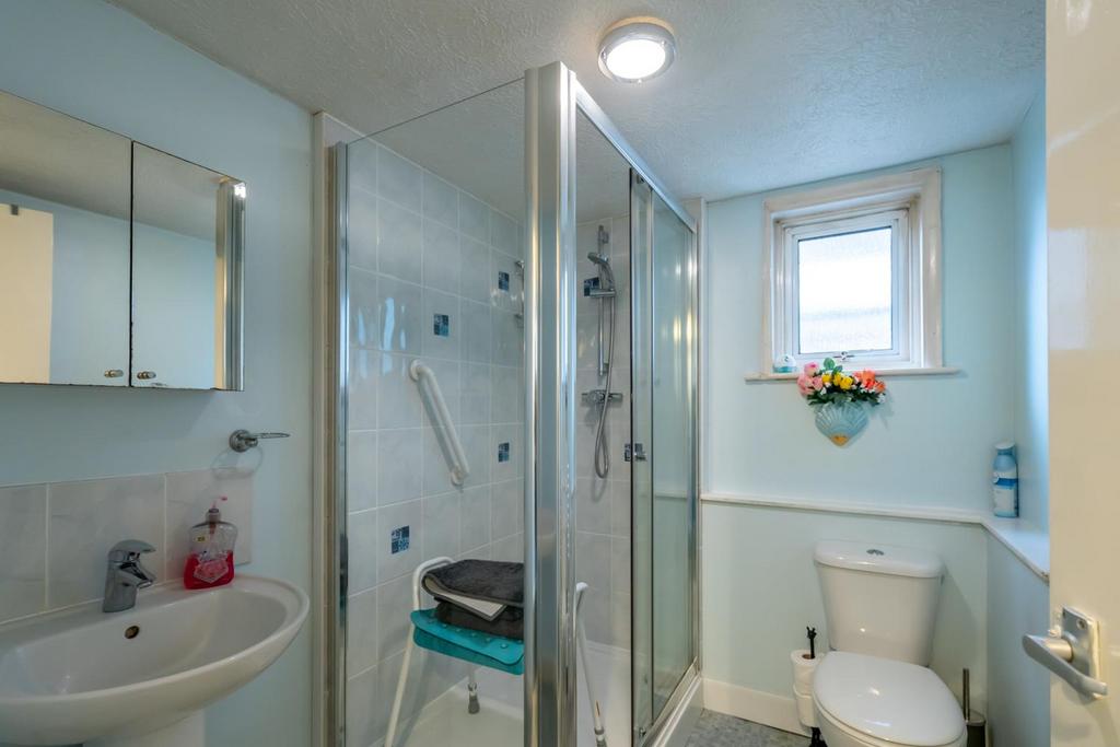 Shower Room.jpg