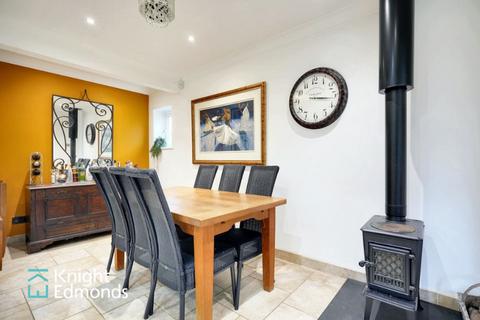 4 bedroom detached house for sale, Headcorn Road, Grafty Green, Maidstone, ME17
