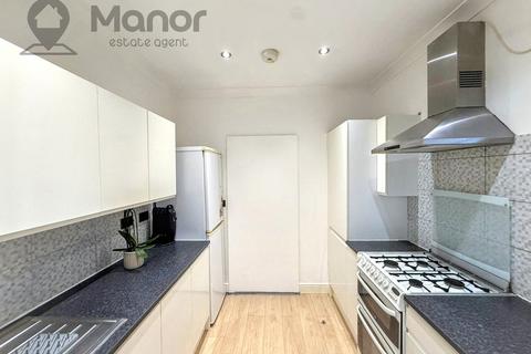 Collinwood Gardens, Ilford, IG5 0AN