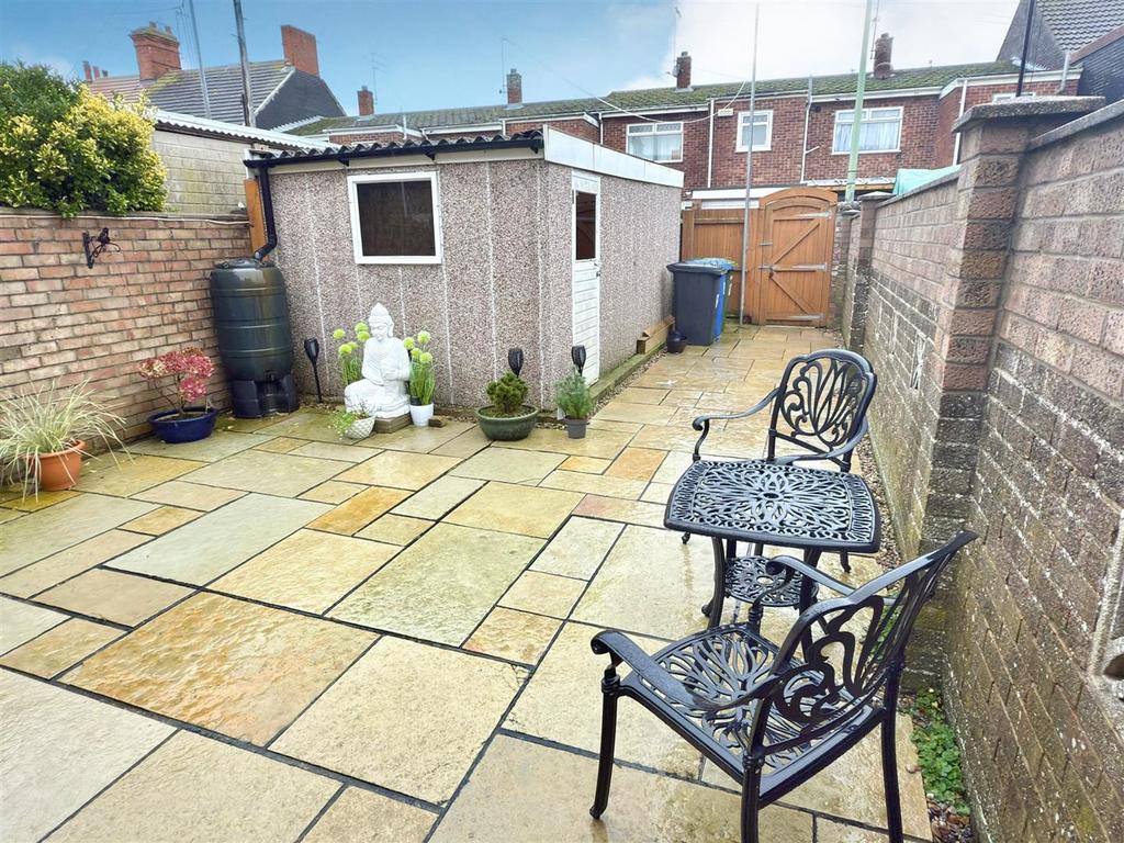 GARDEN REAR.jpg