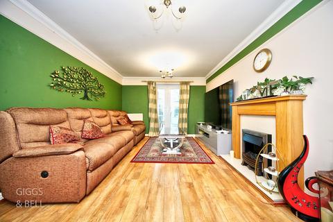 6 bedroom terraced house for sale, Morgan Close, Luton, Bedfordshire, LU4