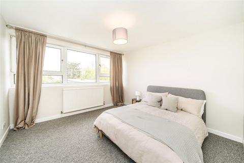 3 bedroom flat to rent, Yates Court, London NW2