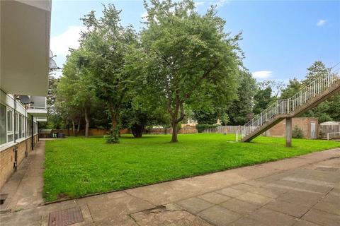 3 bedroom flat to rent, Yates Court, London NW2
