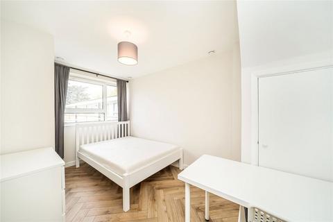 3 bedroom flat to rent, Yates Court, London NW2