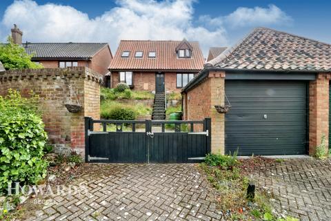 undefined, Hillside Court, Bungay