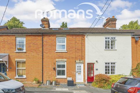 3 bedroom terraced house to rent, Connaught Road, Bagshot, GU19