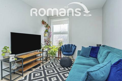 3 bedroom terraced house to rent, Connaught Road, Bagshot, GU19
