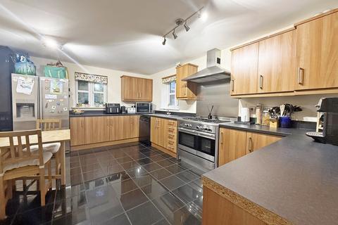 undefined, Tyla Garw, Pontyclun CF72