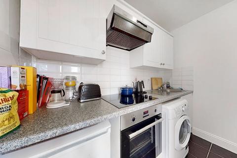 2 bedroom flat to rent, Fordwych Road, London NW2