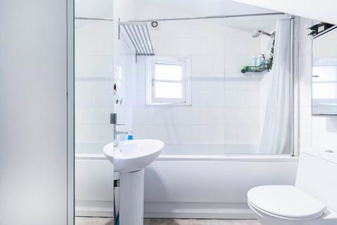 2 bedroom flat to rent, Fordwych Road, London NW2