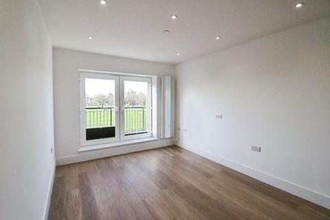 2 bedroom flat to rent, High Street, Langley