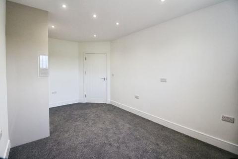 2 bedroom flat to rent, High Street, Langley