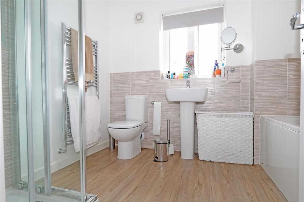 Family bathroom.jpg
