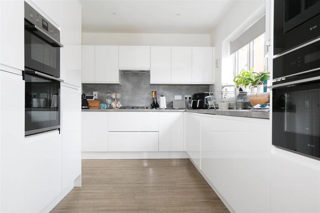 Kitchen3.jpg