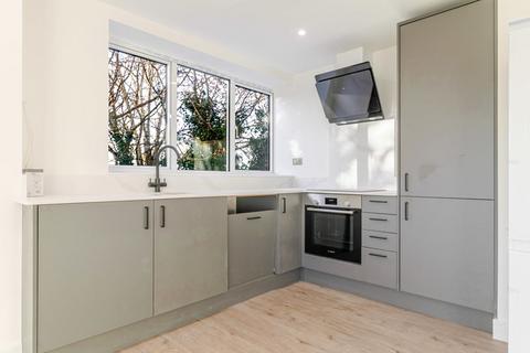 2 bedroom apartment to rent, Mitchley Hill, South Croydon