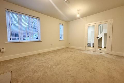 4 bedroom detached house to rent, College Street, Grimsby DN34