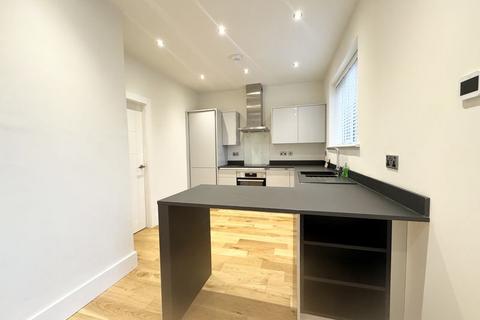 4 bedroom detached house to rent, College Street, Grimsby DN34