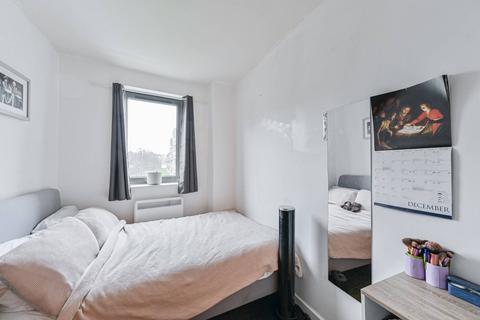 undefined, Balham Hill, Balham, London, SW12