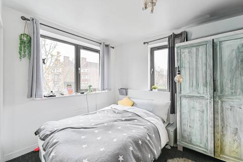 undefined, Balham Hill, Balham, London, SW12