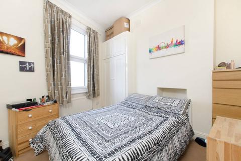 undefined, Balham High Road, Balham, London, SW12