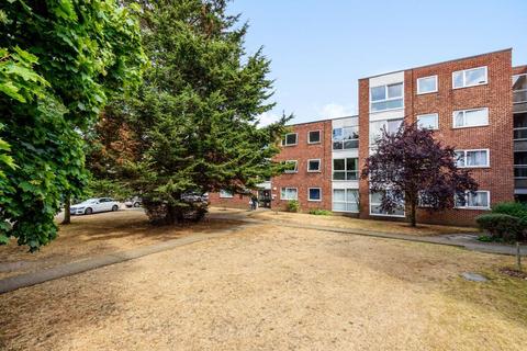 undefined, Sunbury-on-Thames, Slough, TW16