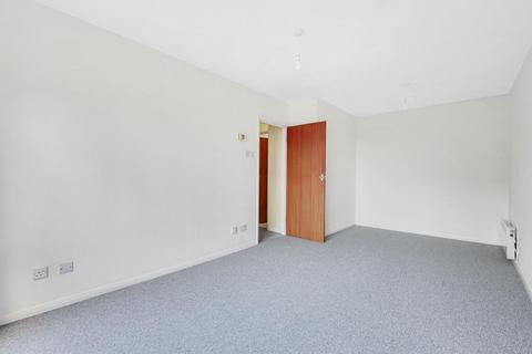undefined, Sunbury-on-Thames, Slough, TW16