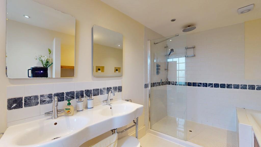 Family Bathroom - Angle 2