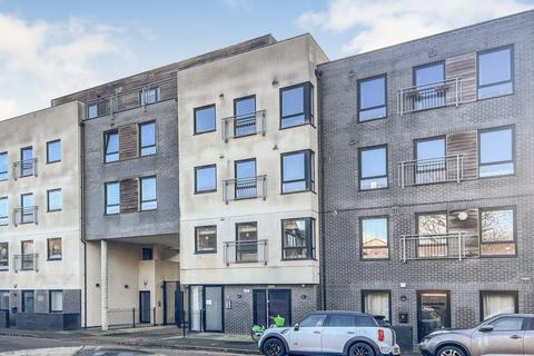 2 bedroom flat to rent, Glenville Grove, London