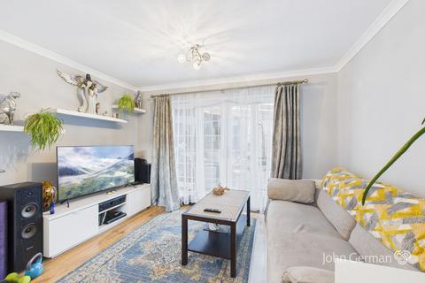 3 bedroom townhouse for sale, Tiger Court, Burton-on-Trent