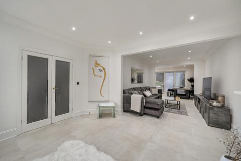4 bedroom semi-detached house for sale, Kingsmere Park, London NW9