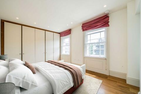 3 bedroom flat to rent, Westbourne Grove, London W11