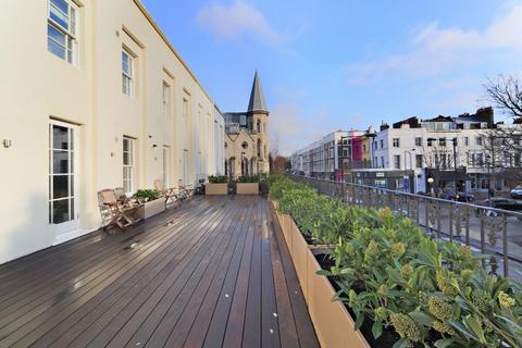 3 bedroom flat to rent, Westbourne Grove, London W11