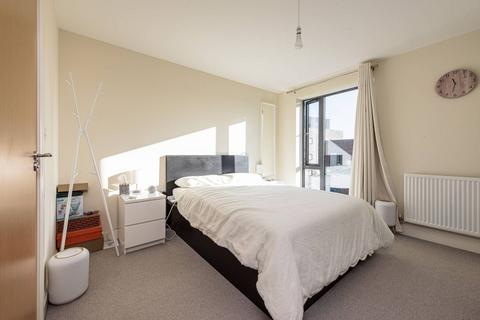 2 bedroom flat to rent, Mornington Close, Colindale, London, NW9