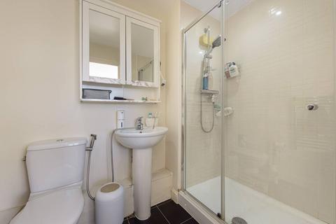 2 bedroom flat to rent, Mornington Close, Colindale, London, NW9