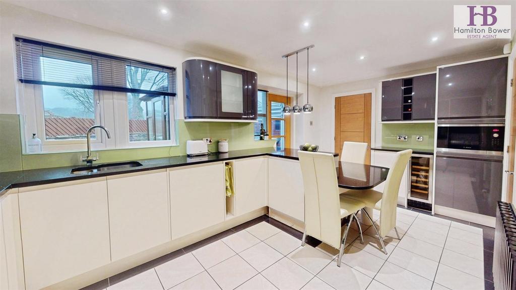 Dining kitchen