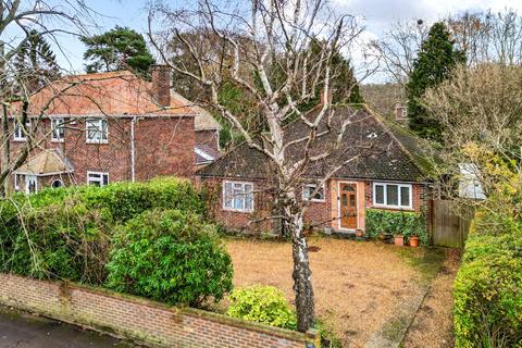 2 bedroom bungalow for sale - Prospect Road, Hampshire GU14