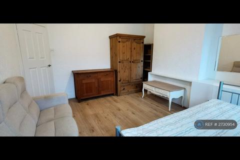 1 bedroom in a house share to rent, Tintern Road, Wood Green, London, N22