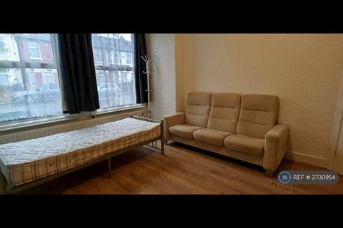 1 bedroom in a house share to rent, Tintern Road, Wood Green, London, N22