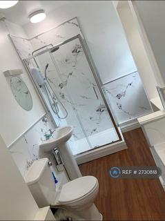 2 bedroom flat to rent, Grove Avenue, Lymm, WA13