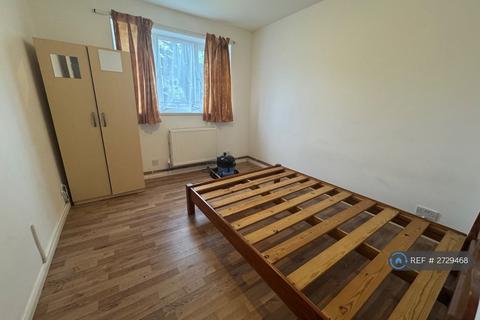 2 bedroom flat to rent, Wolves Lane, London, N13
