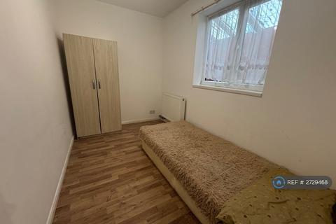2 bedroom flat to rent, Wolves Lane, London, N13