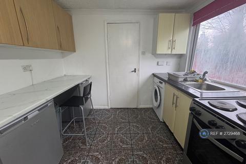 2 bedroom flat to rent, Wolves Lane, London, N13
