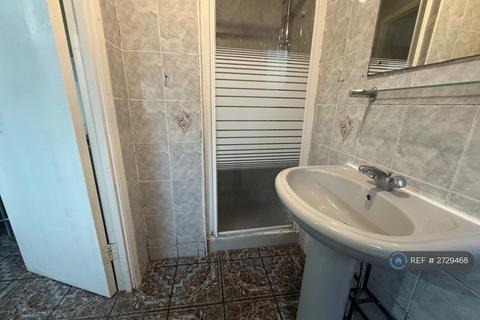 2 bedroom flat to rent, Wolves Lane, London, N13