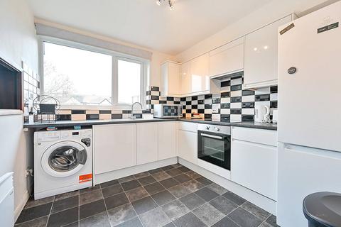 2 bedroom flat to rent, St Andrews Court, Grove Park, London, W4