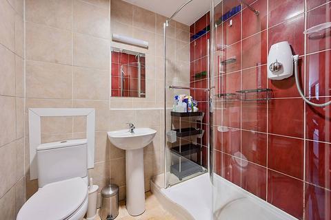 2 bedroom flat to rent, St Andrews Court, Grove Park, London, W4