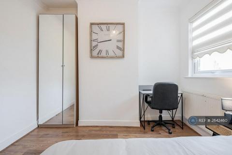 3 bedroom apartment to rent, Morieux Road, London E10