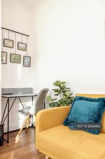 3 bedroom apartment to rent, Morieux Road, London E10