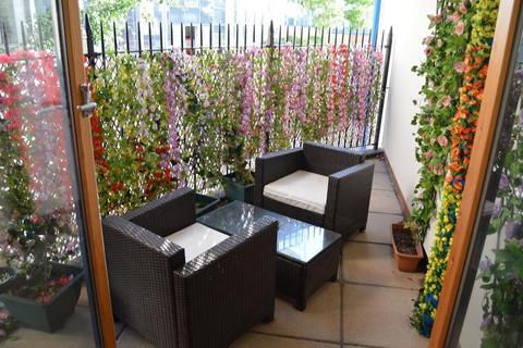 1 bedroom flat to rent, 12 Apollo Buildings, 1 Newton Place, Isle Of Dogs, Canary Wharf, London, E14 3ST