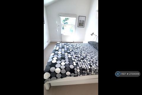 2 bedroom flat to rent, Denmark Road, London, SE5