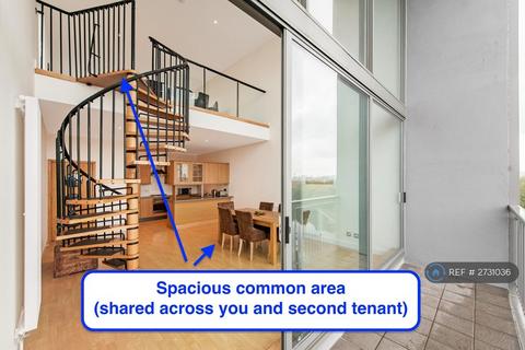 undefined, Selsdon Way, London, E14